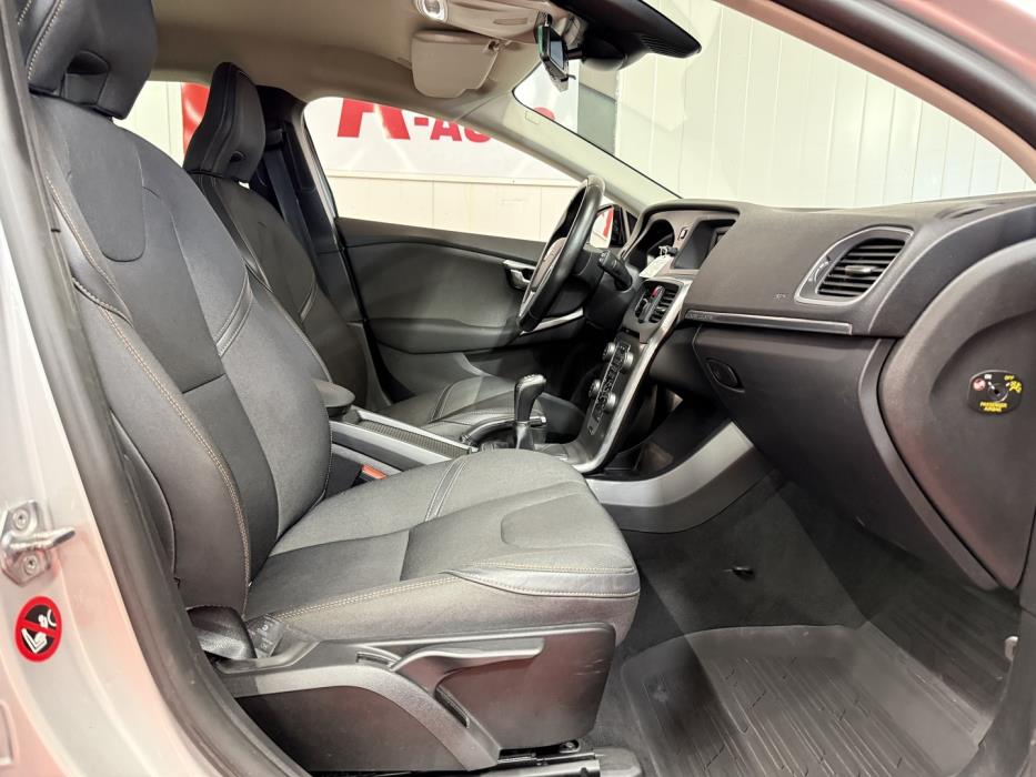 VOLVO V40 Cross Country 2016