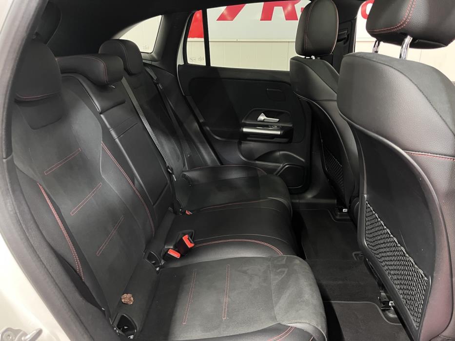 MERCEDES-BENZ EQA 2021