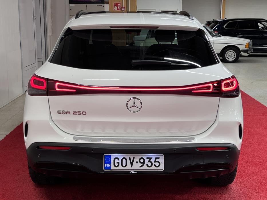 MERCEDES-BENZ EQA 2021