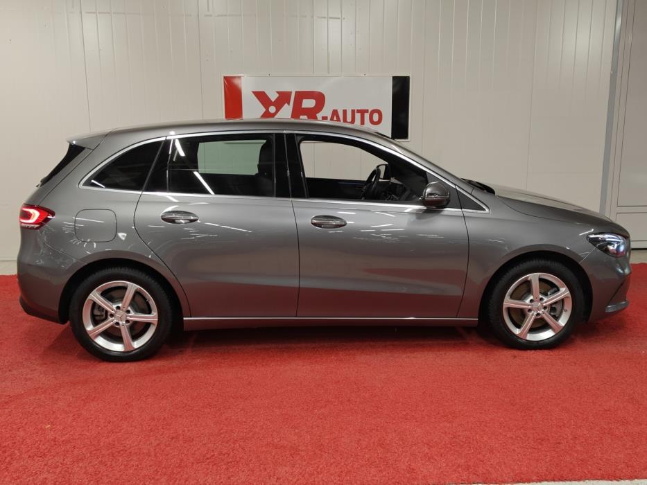 MERCEDES-BENZ B 2023