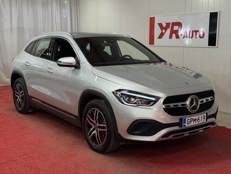 MERCEDES-BENZ GLA 2023
