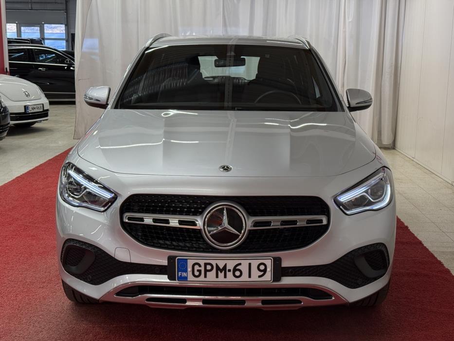 MERCEDES-BENZ GLA 2023