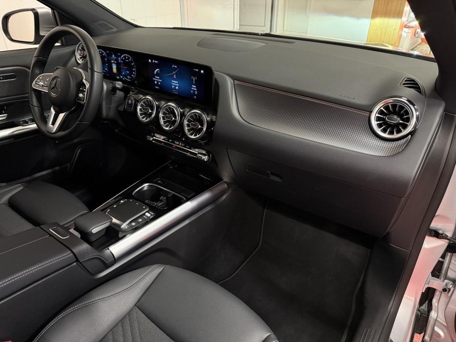 MERCEDES-BENZ GLA 2023