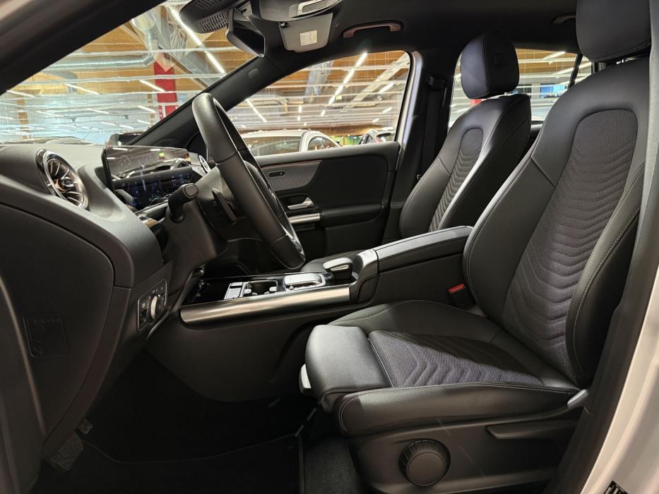 MERCEDES-BENZ GLA 2023