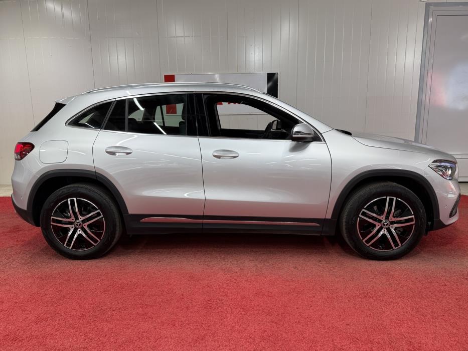 MERCEDES-BENZ GLA 2023