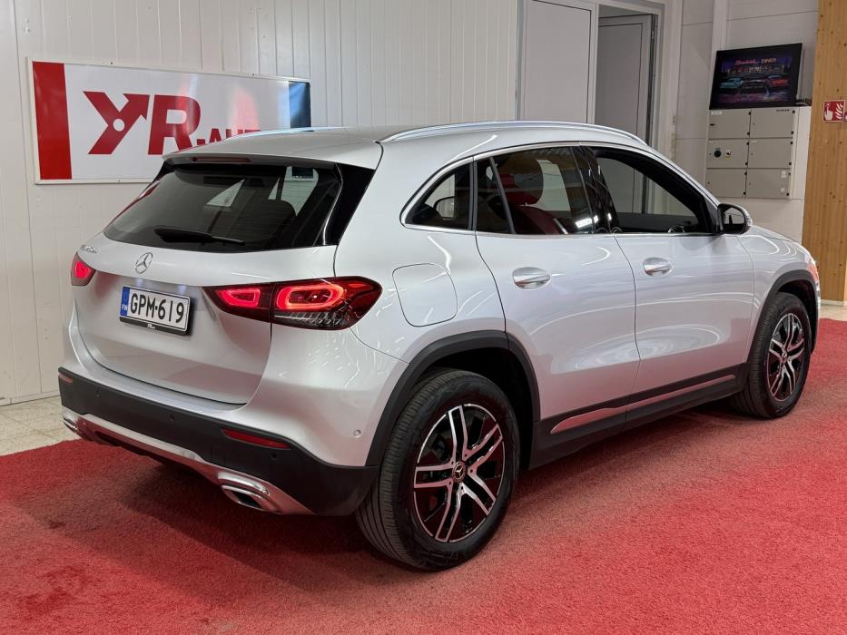 MERCEDES-BENZ GLA 2023