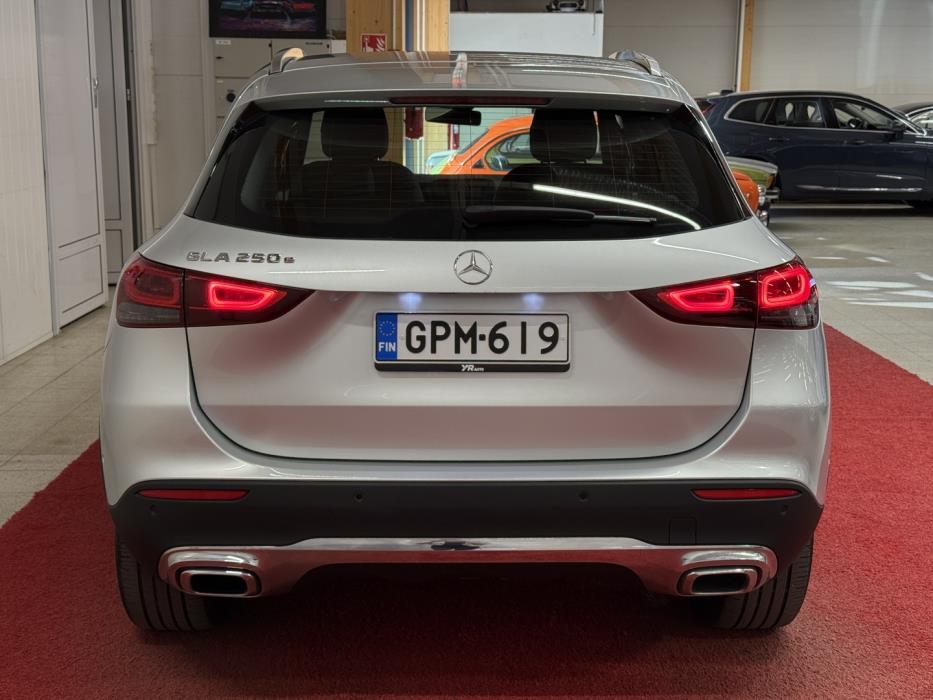MERCEDES-BENZ GLA 2023
