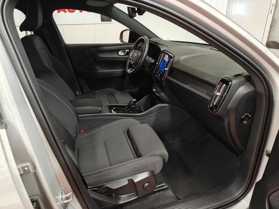 VOLVO XC40 2024