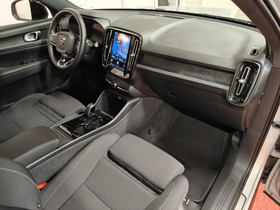 VOLVO XC40 2024