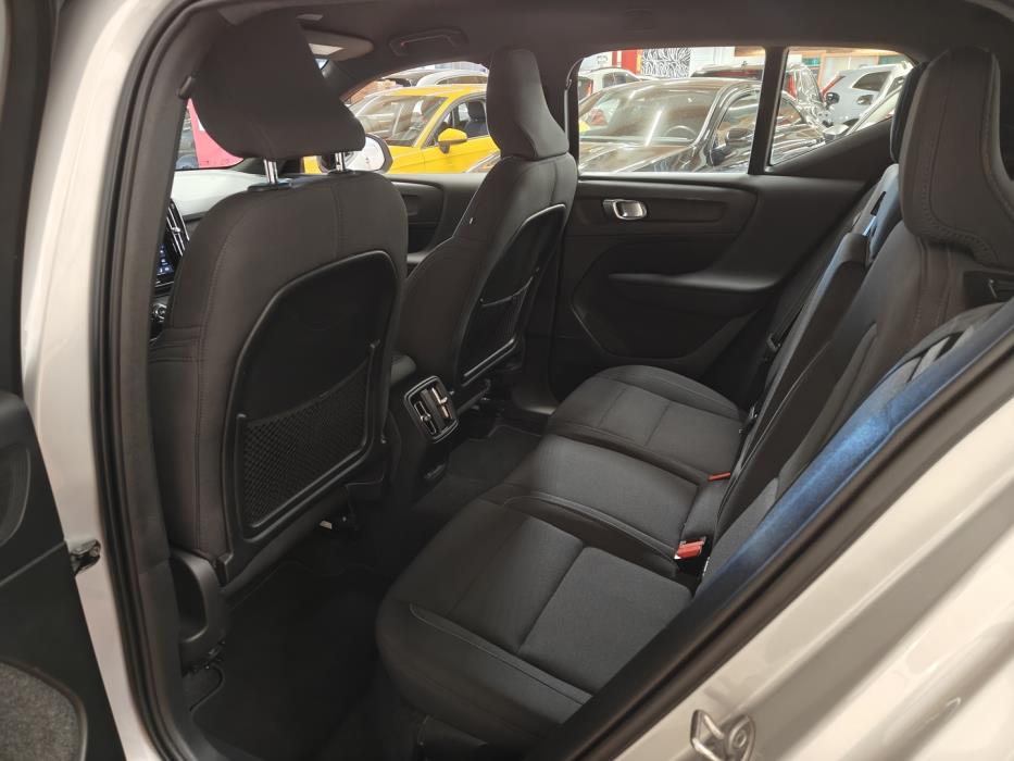VOLVO XC40 2024