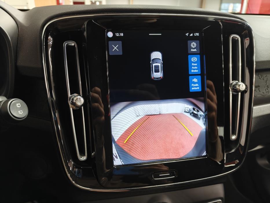 VOLVO XC40 2024