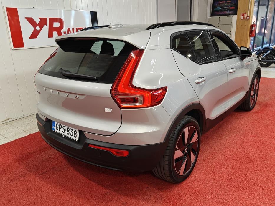 VOLVO XC40 2024