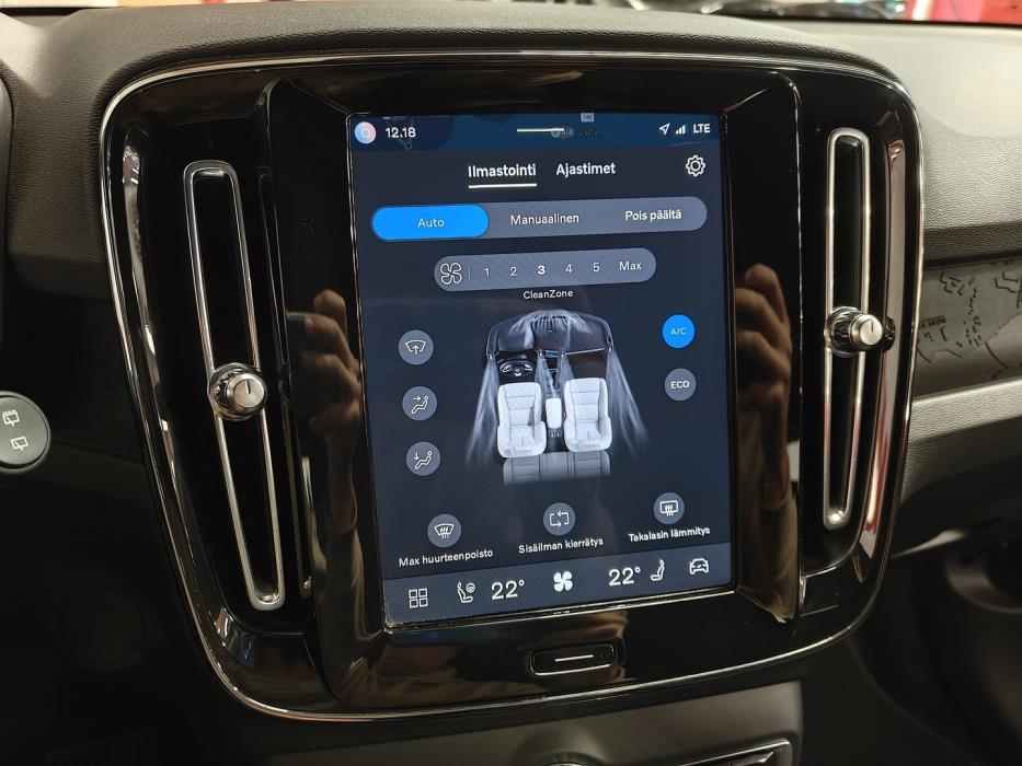 VOLVO XC40 2024