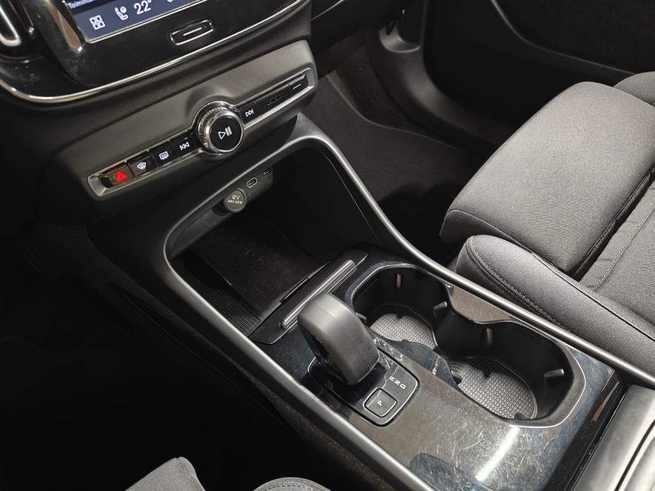 VOLVO XC40 2024