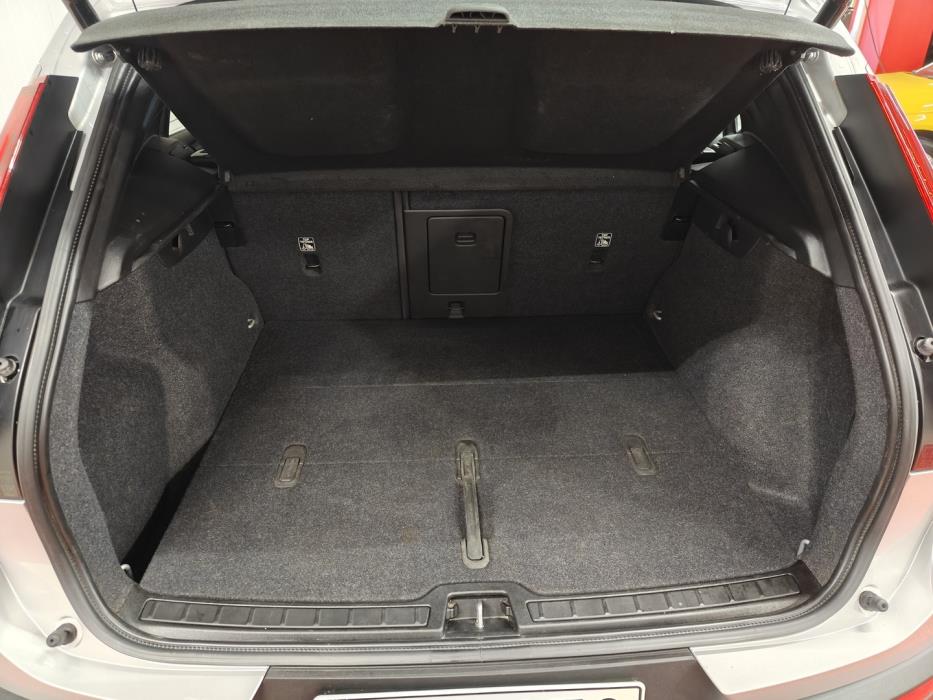 VOLVO XC40 2024