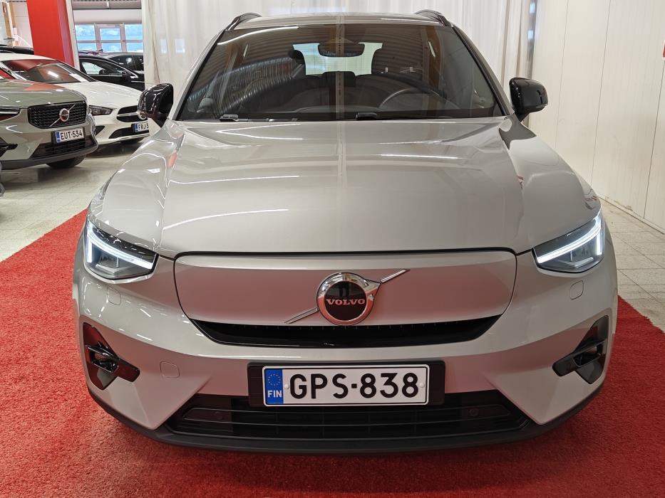 VOLVO XC40 2024