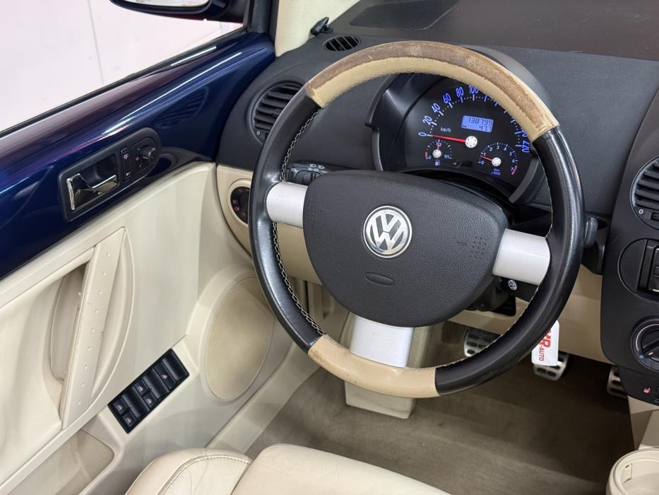 VOLKSWAGEN New Beetle 2004