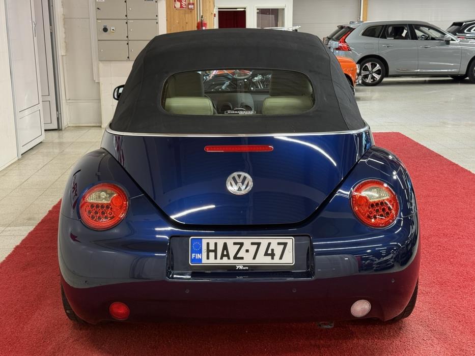 VOLKSWAGEN New Beetle 2004