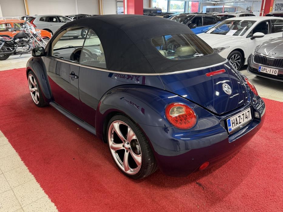 VOLKSWAGEN New Beetle 2004