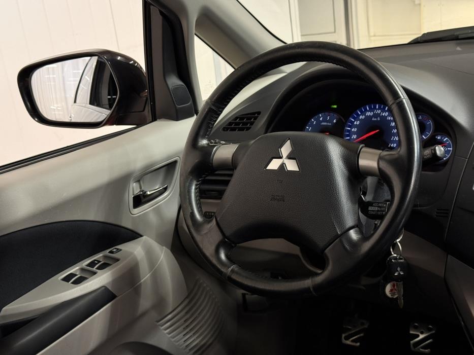 MITSUBISHI Grandis 2009