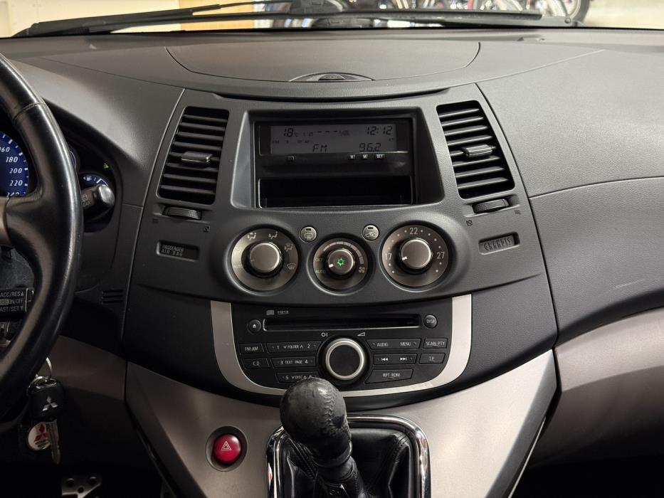 MITSUBISHI Grandis 2009