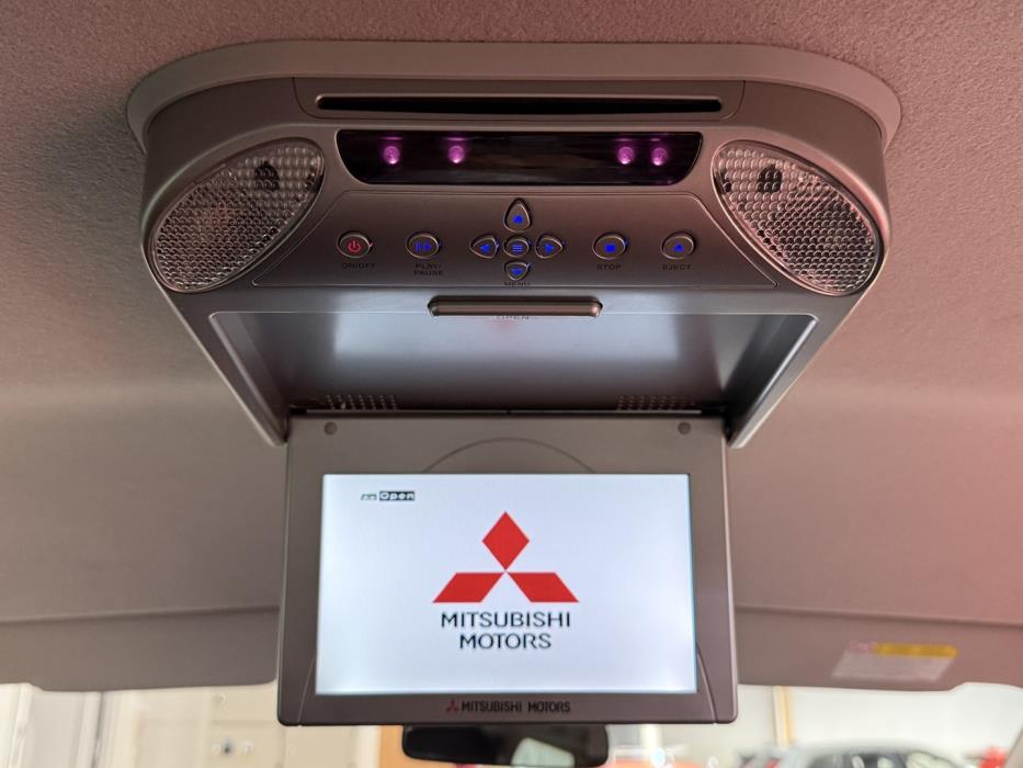MITSUBISHI Grandis 2009