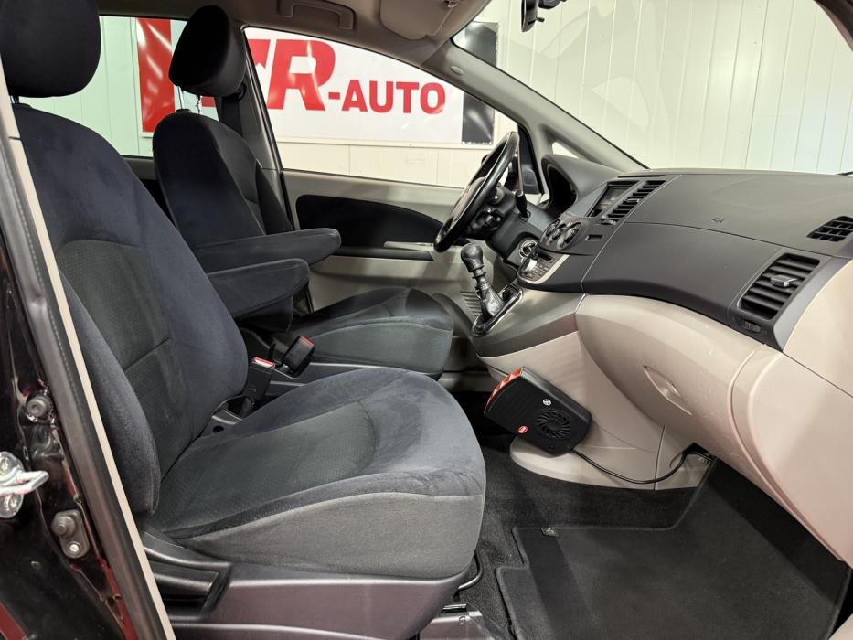 MITSUBISHI Grandis 2009