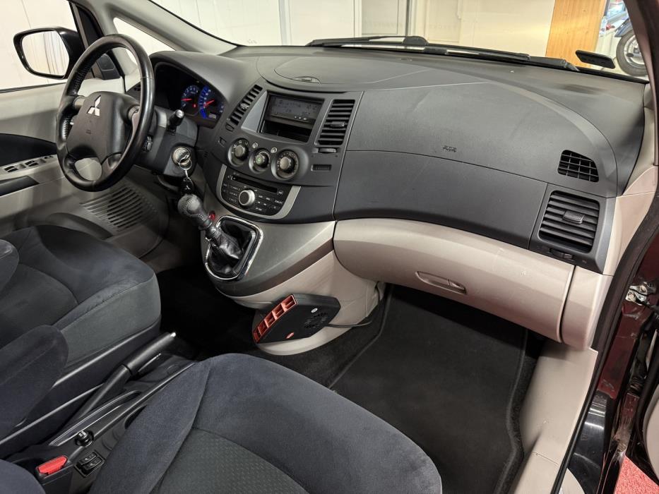 MITSUBISHI Grandis 2009