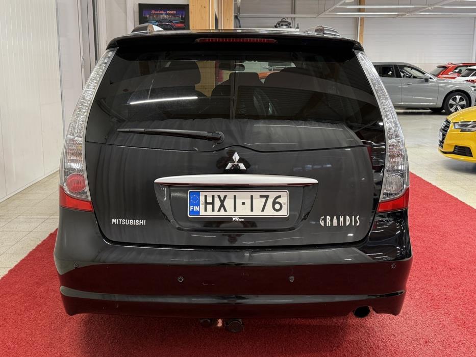 MITSUBISHI Grandis 2009