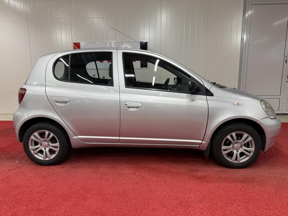 TOYOTA Yaris 2001