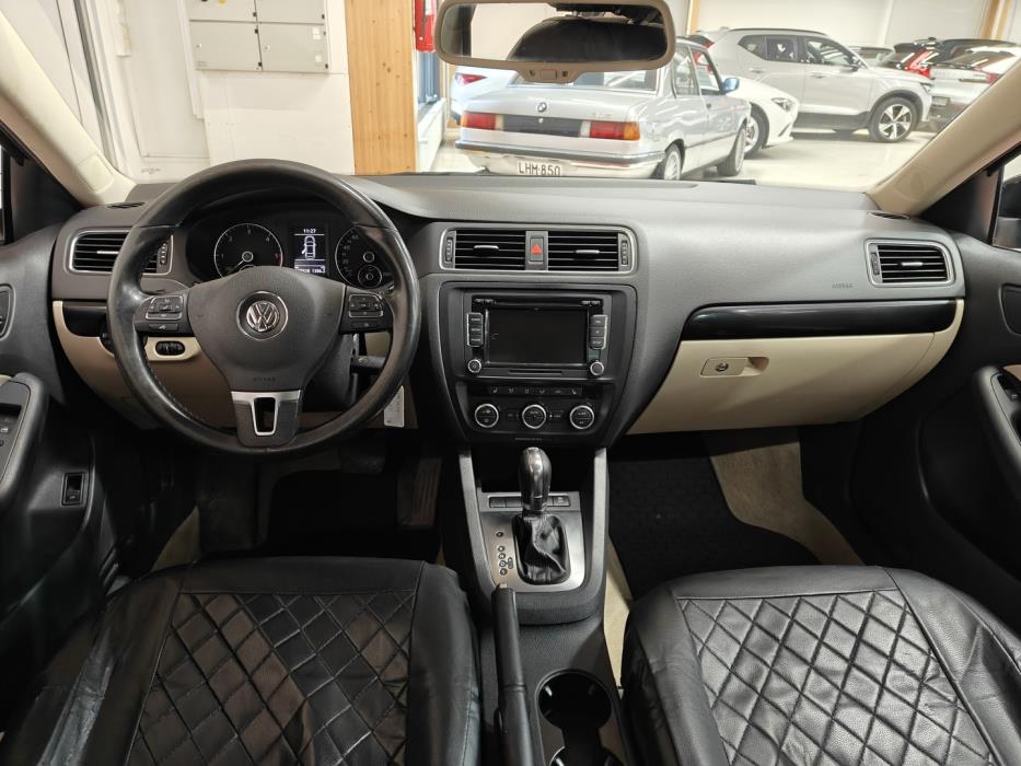 VOLKSWAGEN Jetta 2013