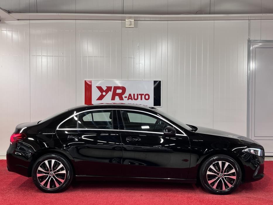 MERCEDES-BENZ A 2022