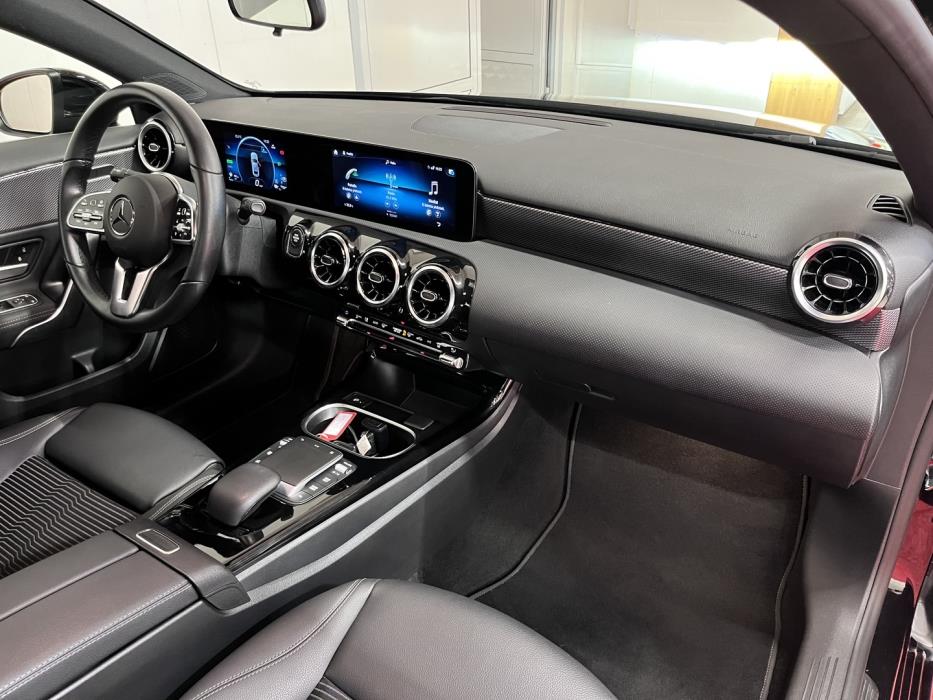MERCEDES-BENZ A 2022