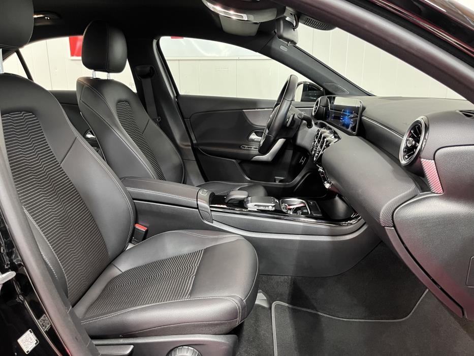 MERCEDES-BENZ A 2022