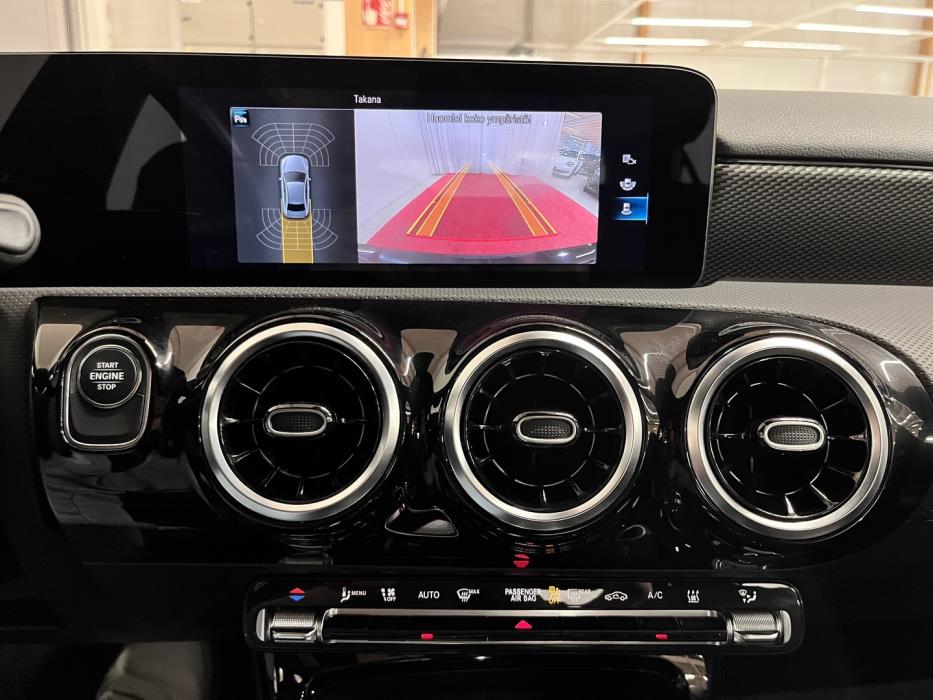 MERCEDES-BENZ A 2022