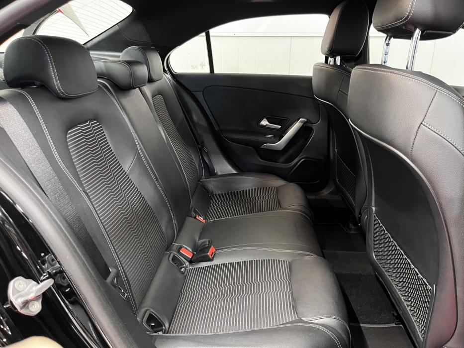 MERCEDES-BENZ A 2022