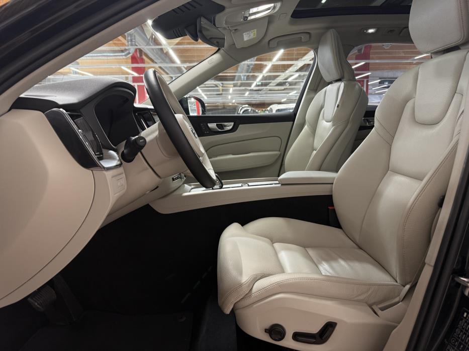 VOLVO XC60 2023