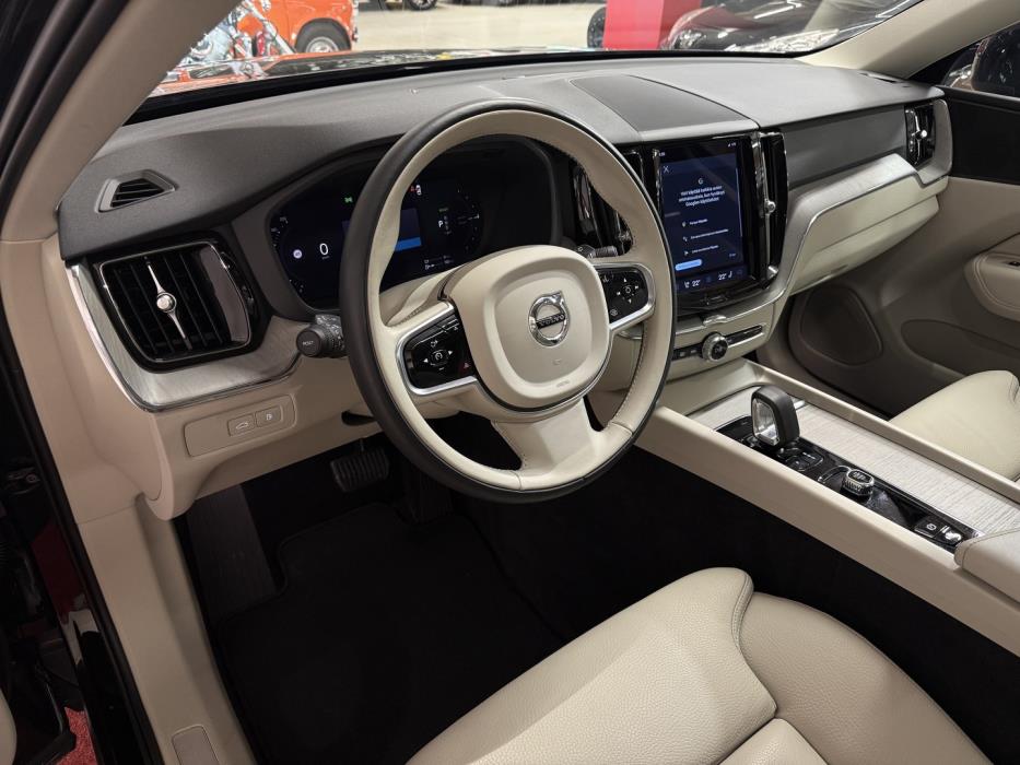 VOLVO XC60 2023