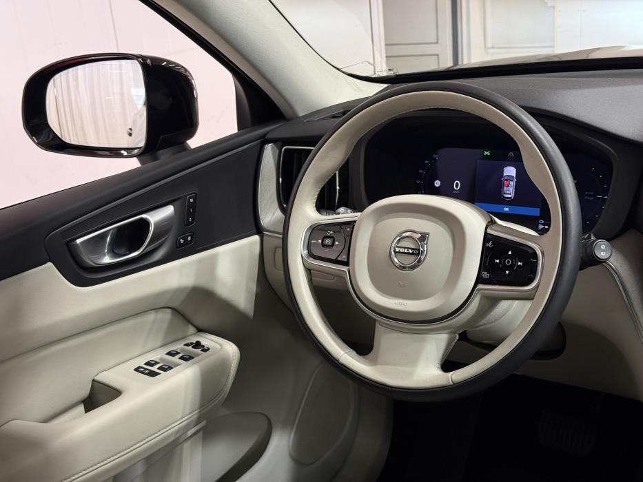 VOLVO XC60 2023