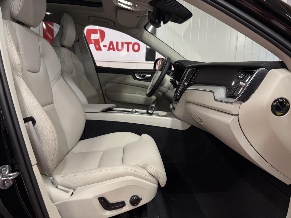 VOLVO XC60 2023