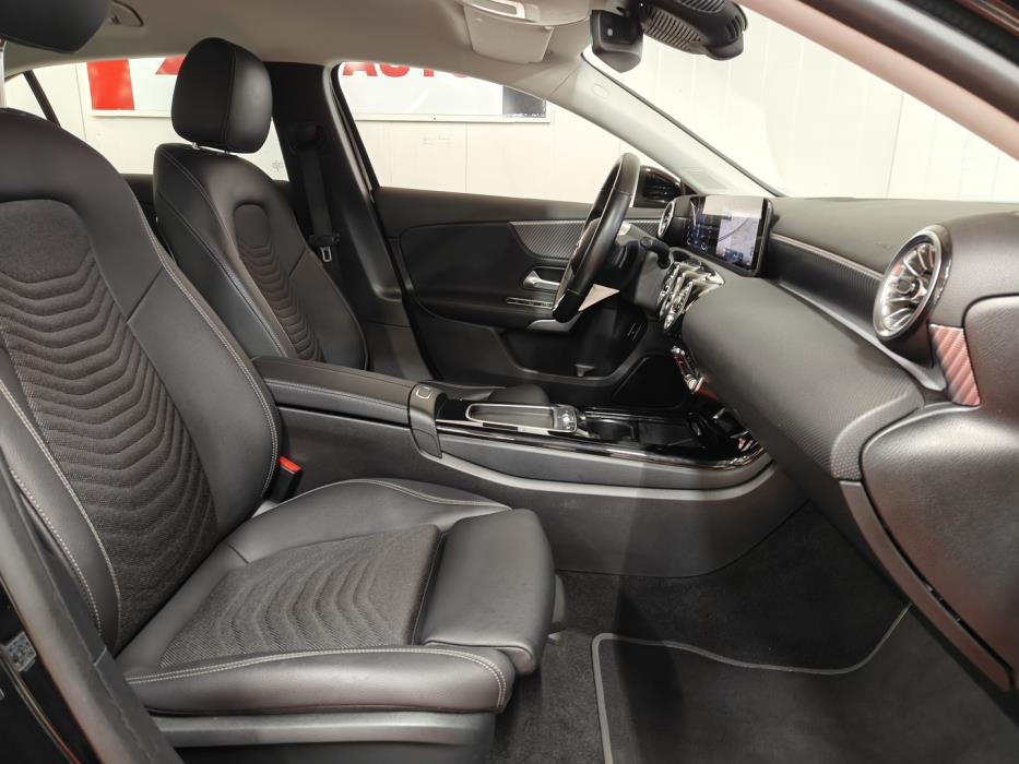 MERCEDES-BENZ A 2023