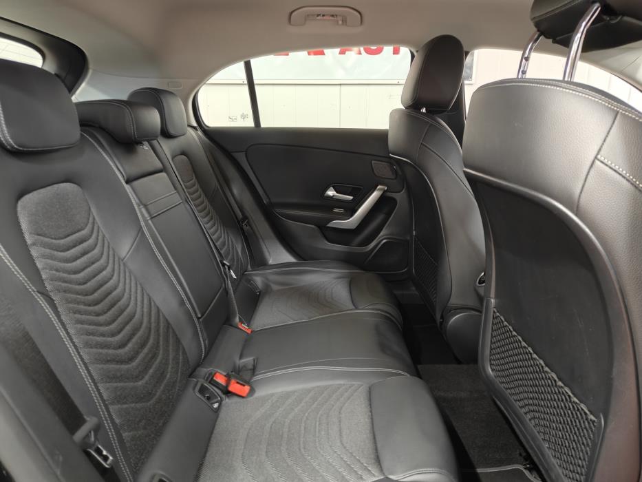 MERCEDES-BENZ A 2023