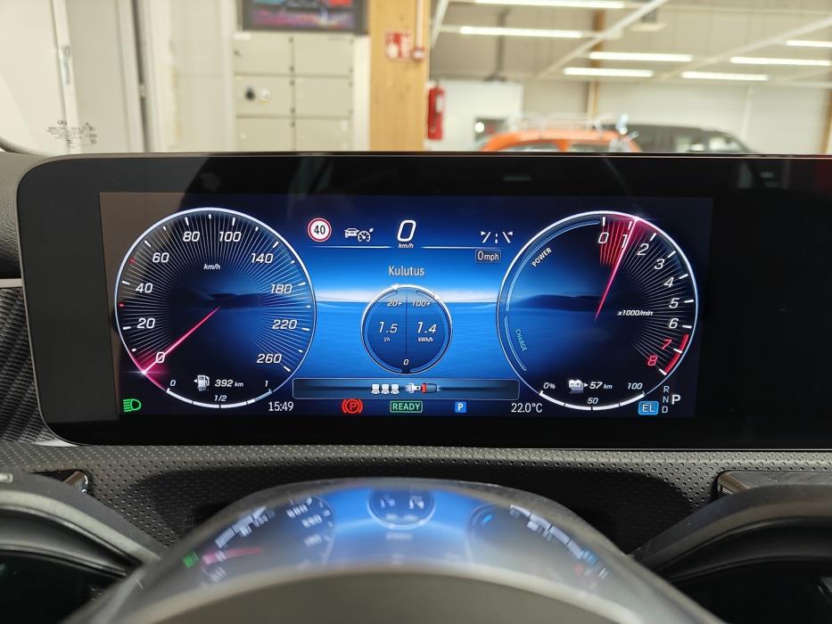 MERCEDES-BENZ A 2023