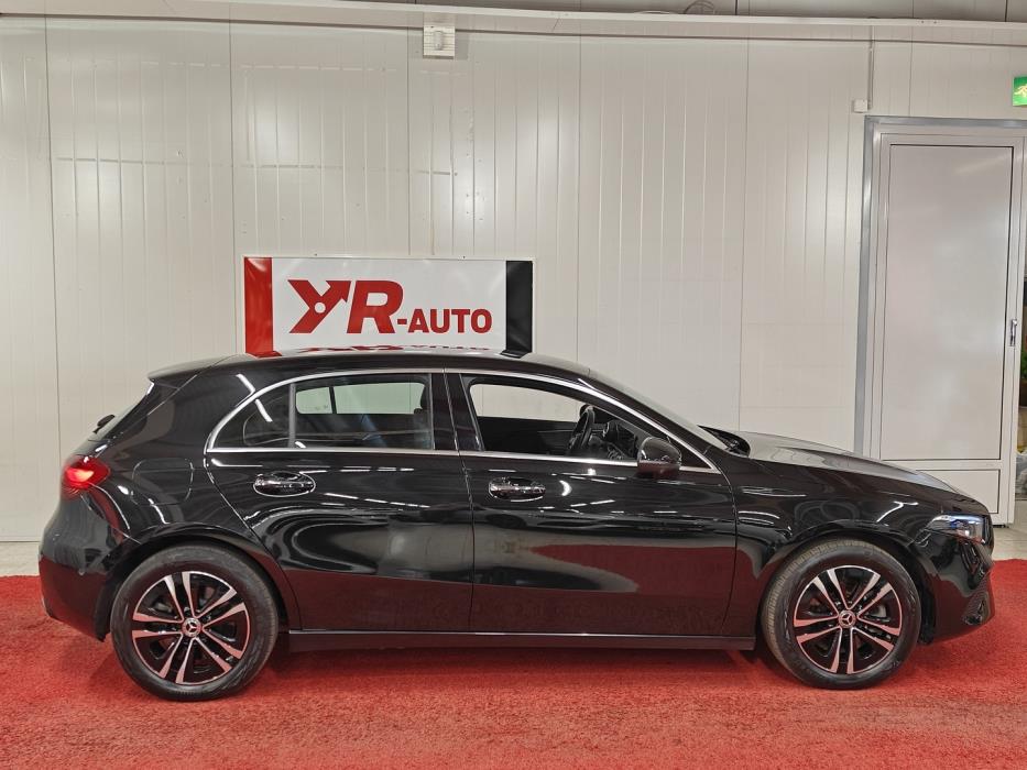 MERCEDES-BENZ A 2023