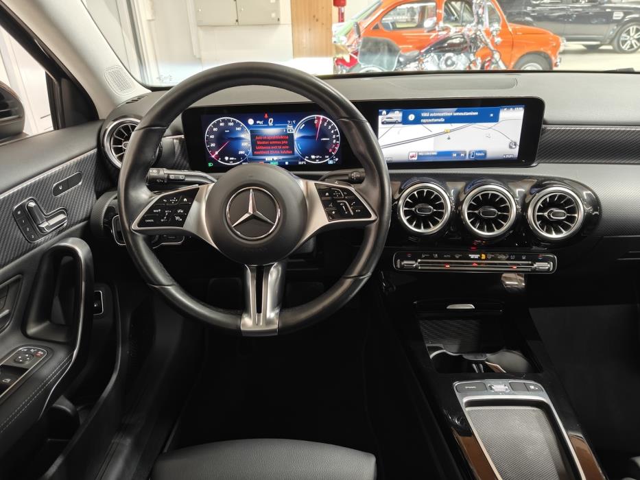 MERCEDES-BENZ A 2023