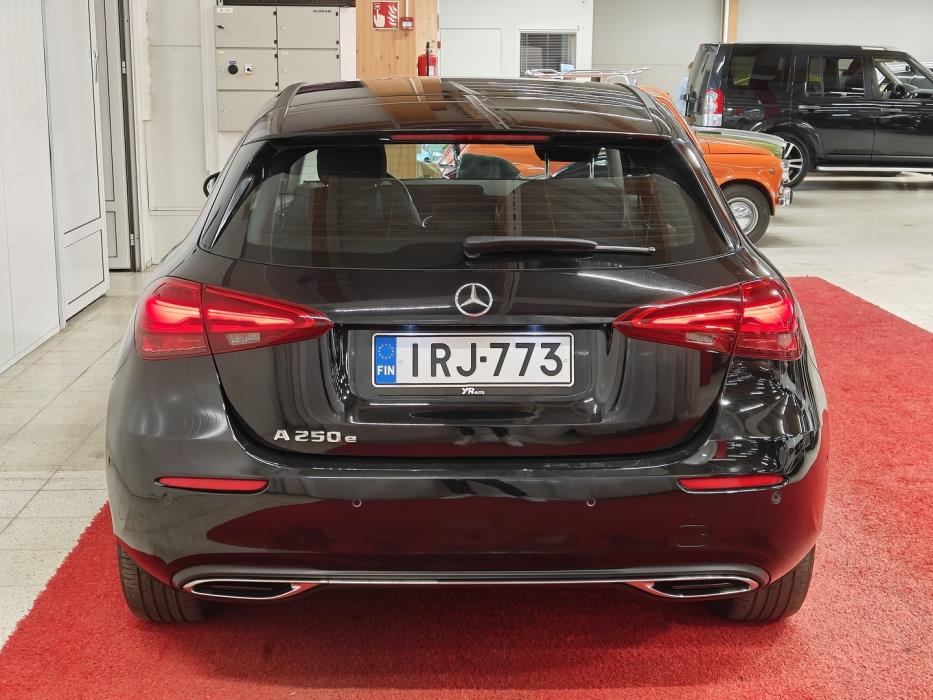 MERCEDES-BENZ A 2023
