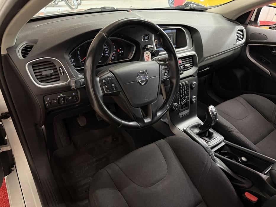 VOLVO V40 2013