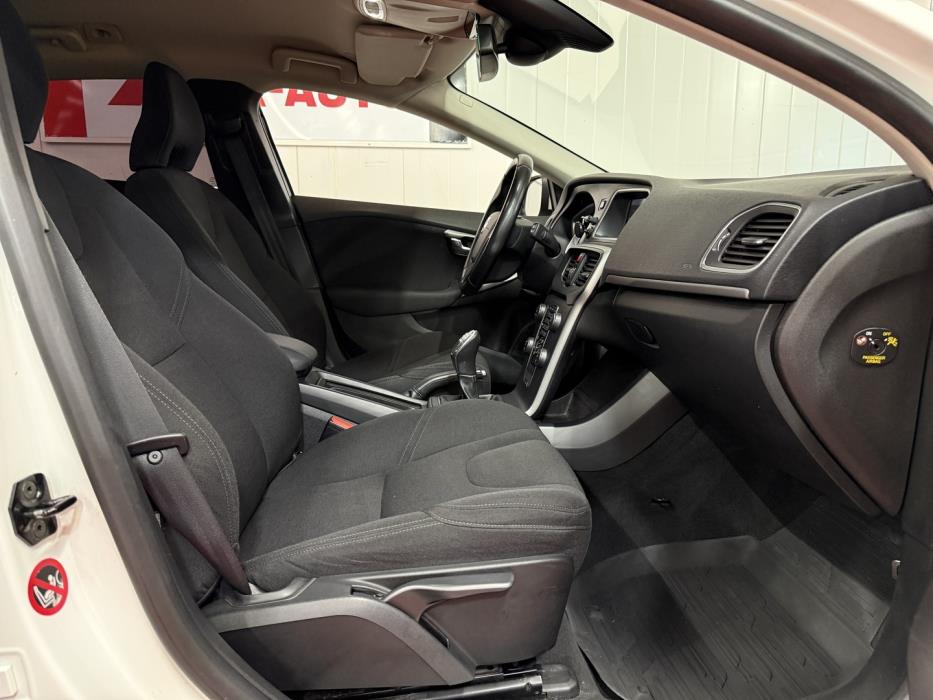 VOLVO V40 2013