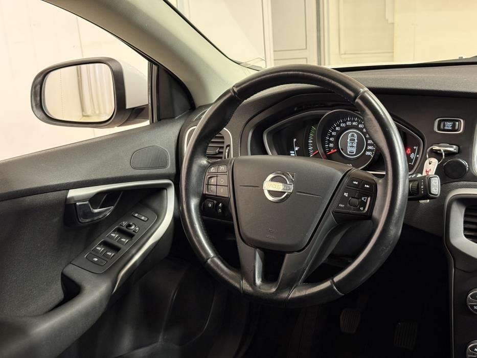 VOLVO V40 2013