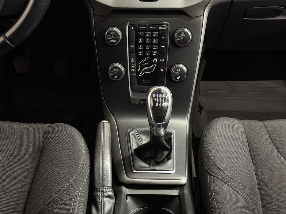 VOLVO V40 2013
